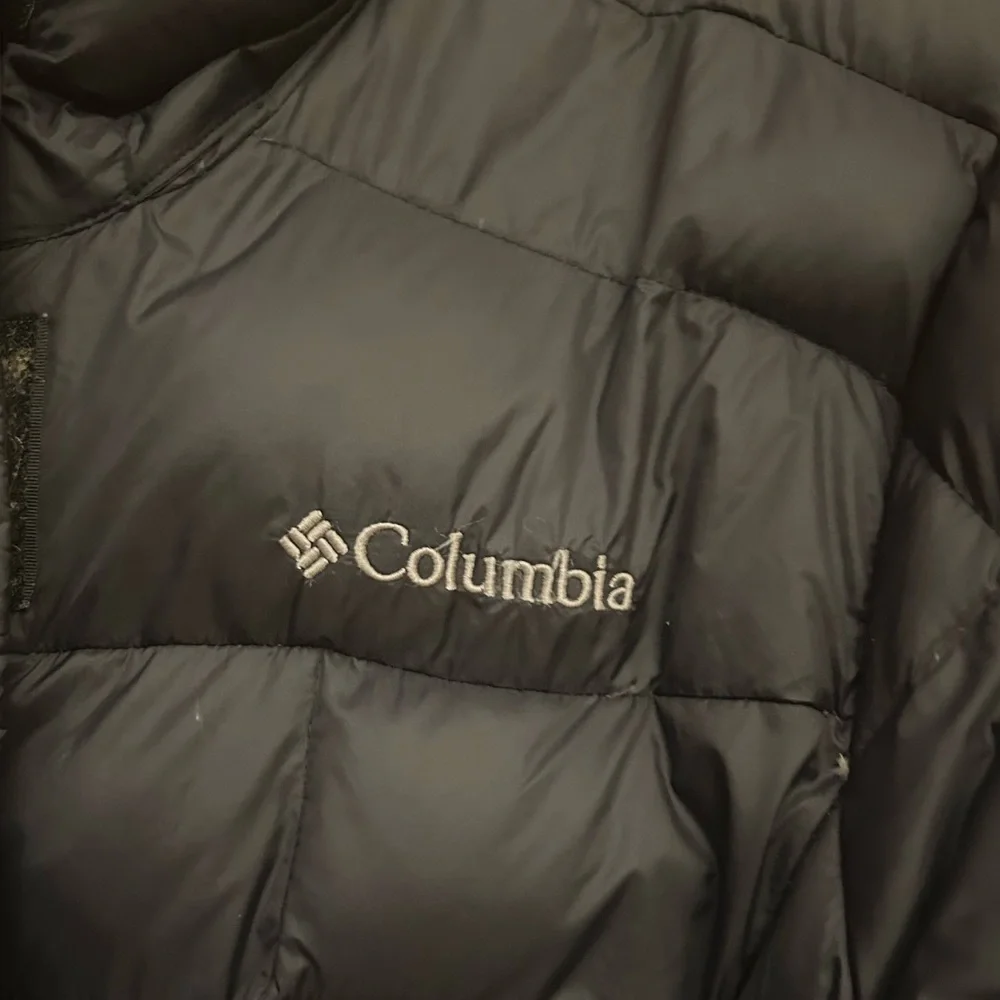 Columbia Puffer Jacket - Picture 3 of 5